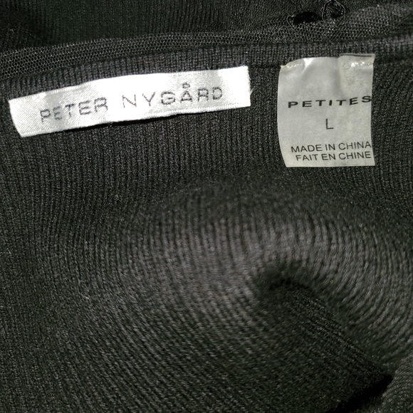 #521 3/$33 Peter Nygard sweater - Picture 4 of 4